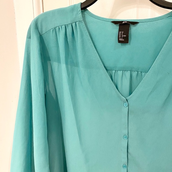Sheer v-neck button up blouse with puff sleeves - Picture 2 of 4
